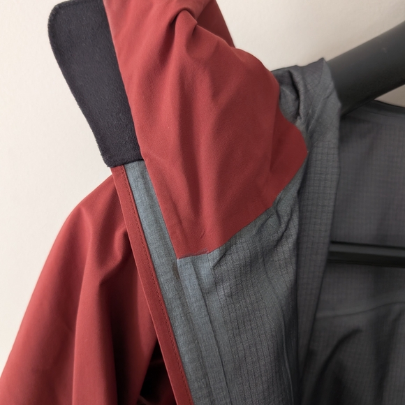 Arc'teryx Women's Revinna Snowboarding Gore-Tex Shell Jacket - Picture 8 of 14